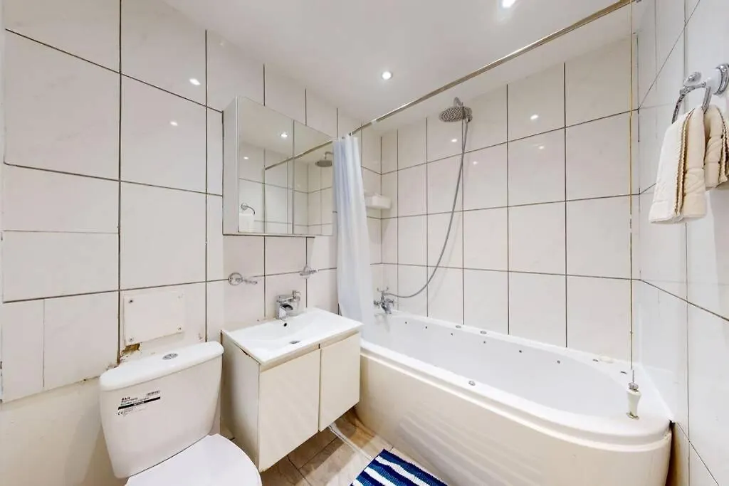 Super 2 Bed House Wprivateparking&Privategarden Apartment London