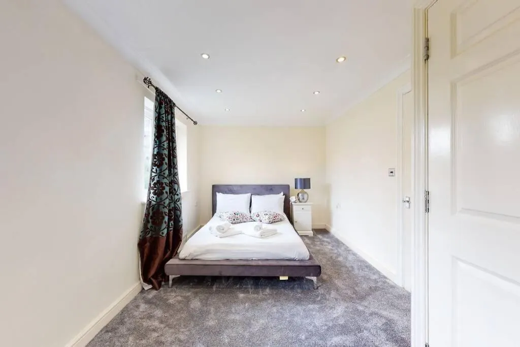 Super 2 Bed House Wprivateparking&Privategarden Apartment London 0*,