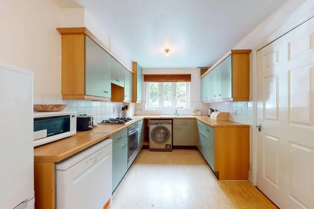 Super 2 Bed House Wprivateparking&Privategarden Apartment London